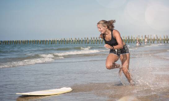 Skimboard bez tajemnic. Kilka słów o wodnym ślizgu