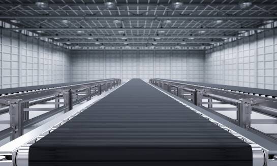 Funkcje i zastosowania taśm transportujących w systemach transportu wewnętrznego