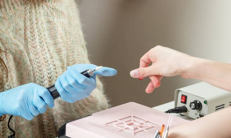 Naprawa profesjonalnych frezarek do pedicure. Co najczęściej się psuje i jak temu zaradzić?