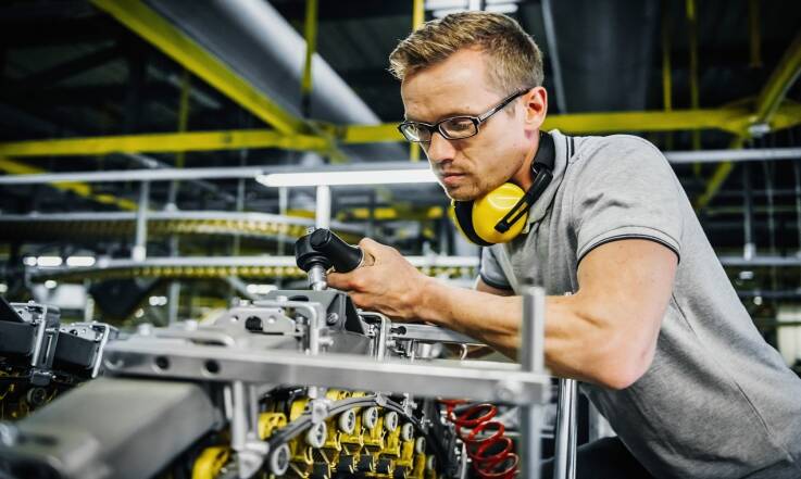Jak przenieść linię produkcyjną, nie zakłócając pracy zakładu przemysłowego?
