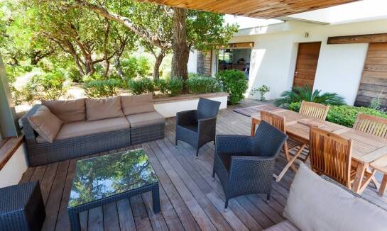 Jak zaaranżować miejsce do wypoczynku na tarasie?