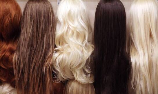 Sposoby na zakrycie linii łączenia peruki ze skórą głowy