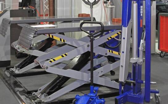 Do jakich prac używa się stołów unoszących?