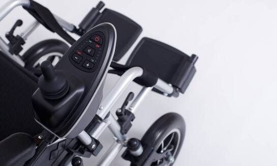 Dlaczego elektryczny wózek inwalidzki jest dobrym wyborem przy znacznym stopniu niepełnosprawności?