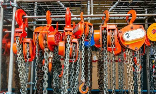 Najważniejsze parametry techniczne wciągników linowych