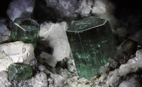 Jakie są kamienie szlachetne i co symbolizują?