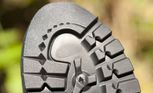 Jakie gumy stosuje się przy produkcji obuwia casualowego?