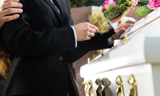 Jak wygląda ostatnie pożegnanie zmarłego w domu pogrzebowym?