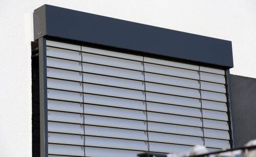 Rodzaje napędów stosowane przy obsłudze żaluzji i rolet fasadowych