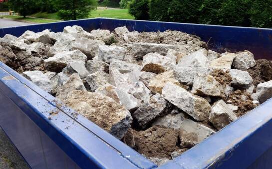 Czy wynajem kontenera na gruz wymaga pozwolenia?