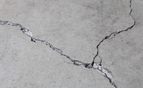 Jak naprawić popękany beton? 