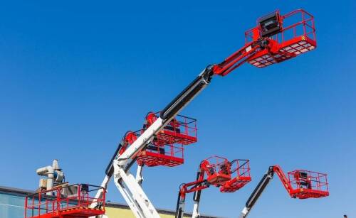Hydrauliczny podnośnik teleskopowy jako sposób na bezpieczne prace na wysokościach