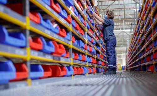 Pojemniki jako ważny element wyposażenia magazynów