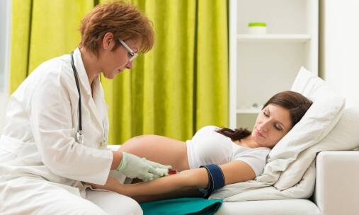 Jakie badania prenatalne wykonuje się w trzecim trymestrze ciąży?