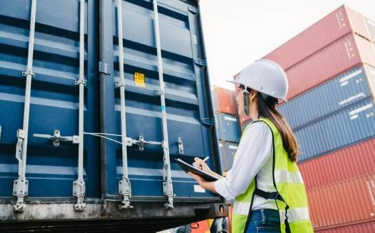 Zalety korzystania z usług agencji celnej