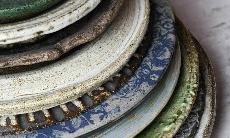 Jakie naczynia ceramiczne warto kupić w Bolesławcu?