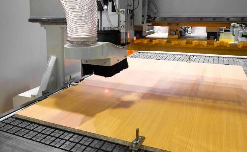 Na co zwrócić uwagę przy zakupie okleiniarki do warsztatu?	