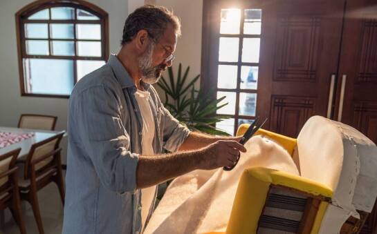 Używka czy odnowienie? Usługi tapicerskie w Warszawie na ratunek