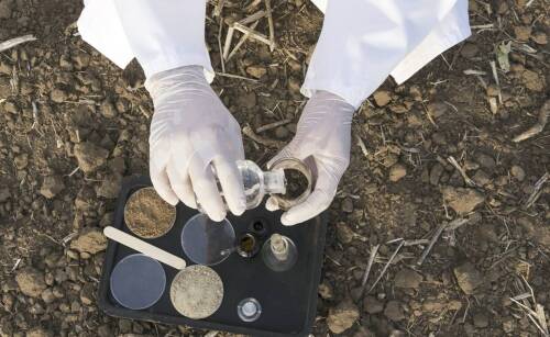 Jakim badaniom poddać grunty przed montażem przydomowej oczyszczalni ścieków?