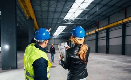 Jak powinna być zorganizowana hala produkcyjna, aby spełniała wszelkie kryteria BHP?