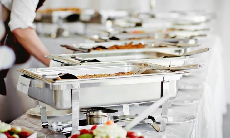 Jakość jedzenia i poziom obsługi - cechy wyróżniające dobrą firmę cateringową	