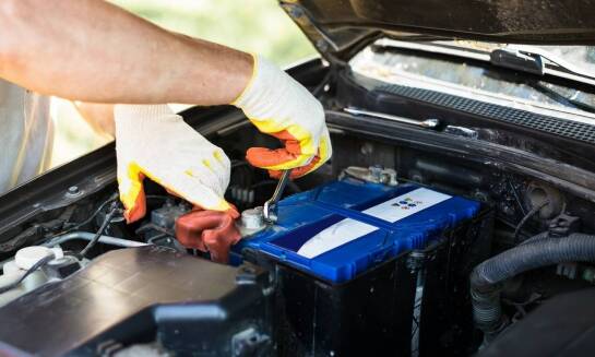 Ile kosztuje wymiana akumulatora w Warszawie?