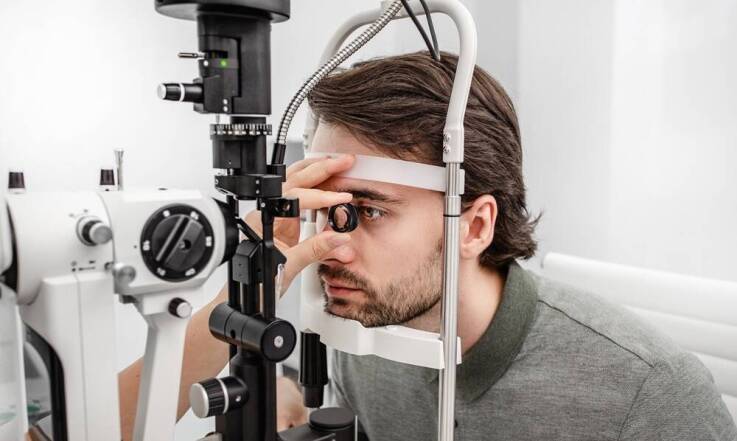 Na czym polega komputerowe badanie pola widzenia?