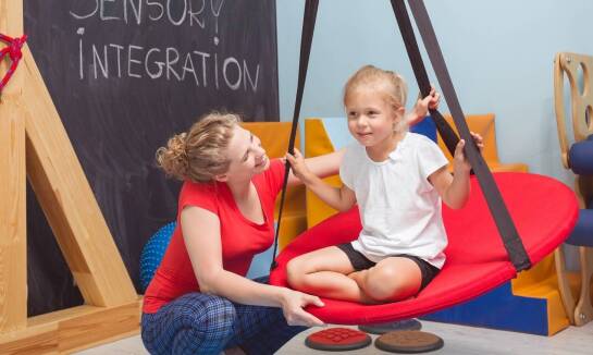 Kiedy warto zabrać dziecko na terapię SI?