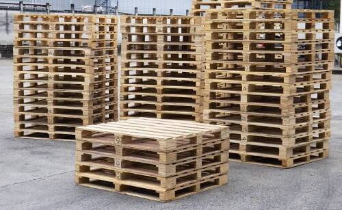 Jak hurtowo zaopatrywać się w palety?