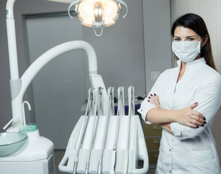 Czym zajmuje się chirurg stomatolog?