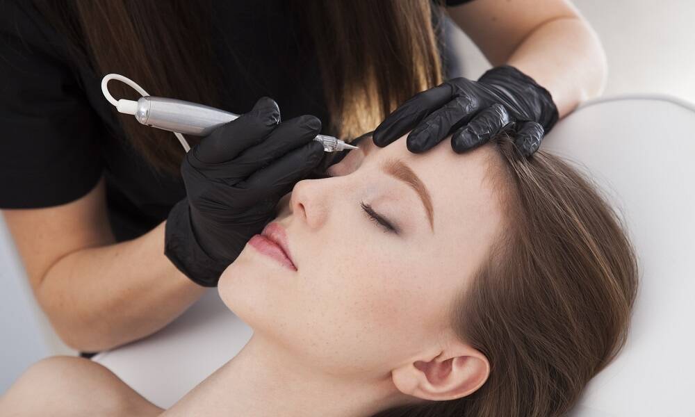 Kiedy i dlaczego warto zdecydować się na brwi permanentne?