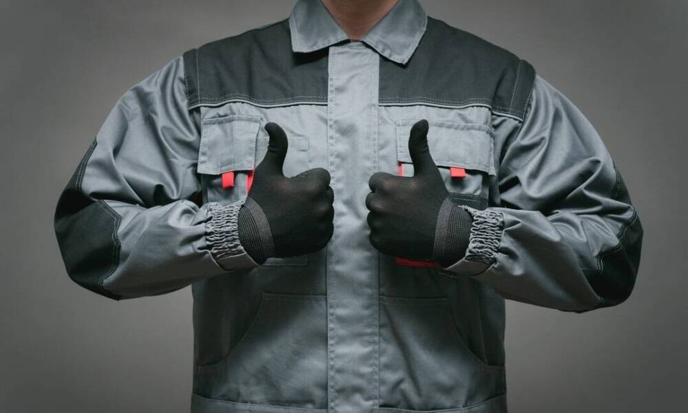 Odpowiedni strój na budowę. Jaki powinien być?