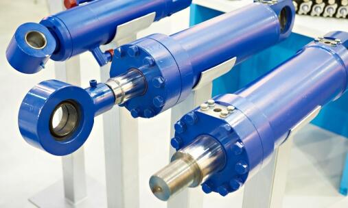 Na czym polega regeneracja cylindrów hydraulicznych poprzez tulejowanie?