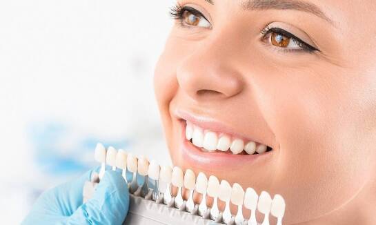 Dlaczego wybielanie zębów najlepiej wykonać w gabinecie dentystycznym?