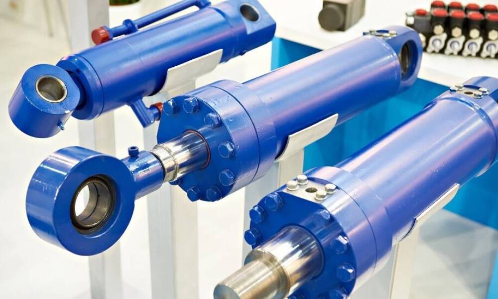 Czym charakteryzują się siłowniki hydrauliczne jednostronnego działania?