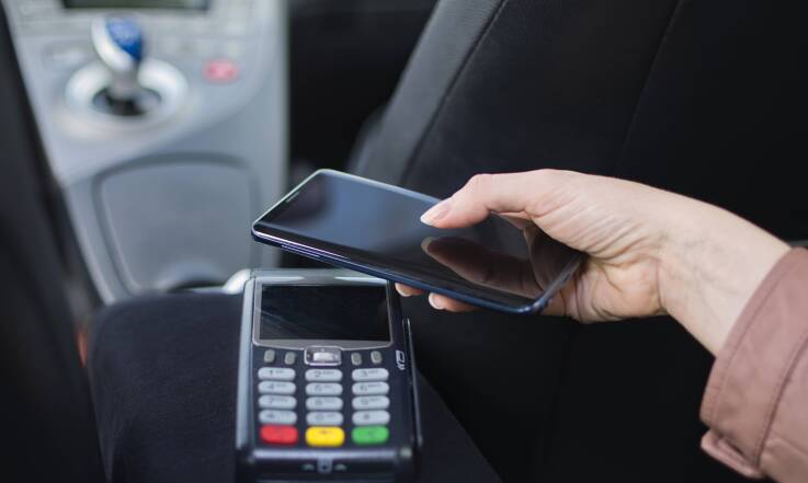 Jak zaoszczędzić na jeździe taksówką? Porady i sugestie