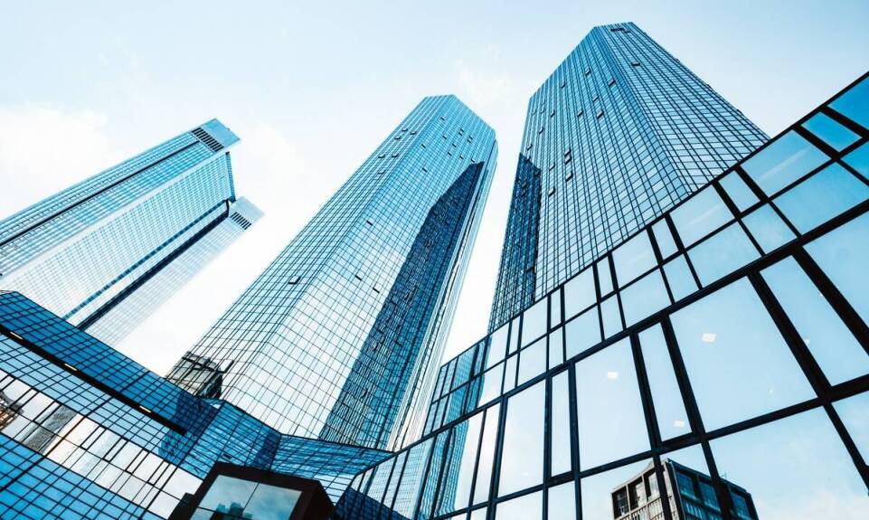 Inwestowanie w nieruchomości komercyjne: kluczowe aspekty i potencjalne pułapki