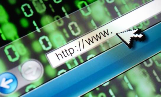 Kto stworzył internet? Historia powstania sieci i jej wpływ na współczesny świat.