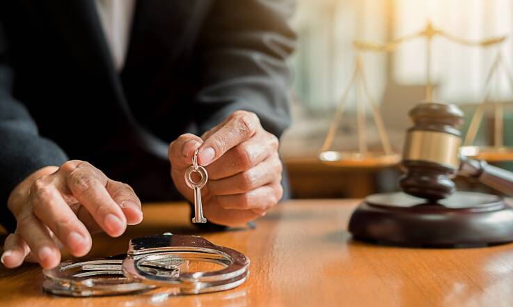 Kiedy zgłosić się do adwokata od prawa karnego?