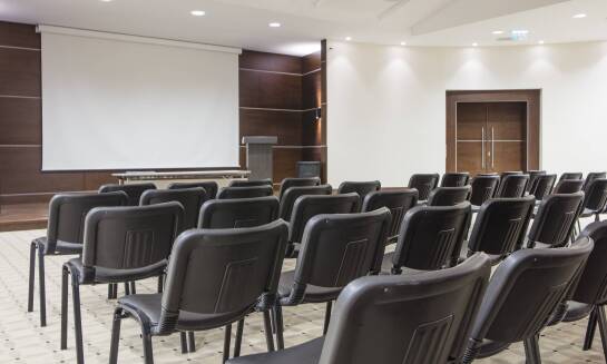 Co powinno znajdować się na wyposażeniu sali konferencyjnej?