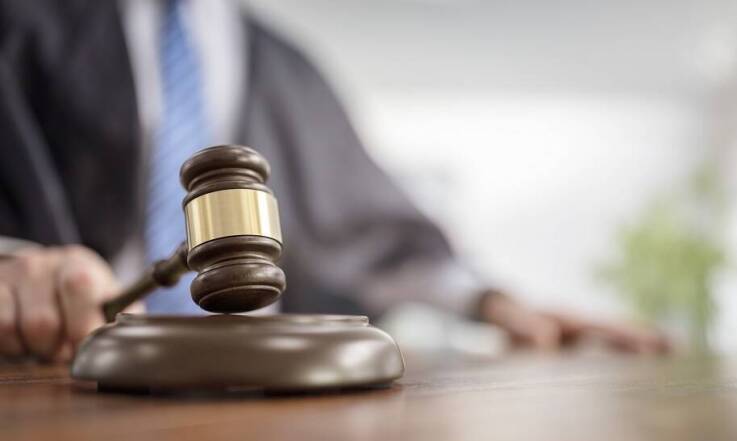 Czy osoba podejrzana może mieć obrońcę?