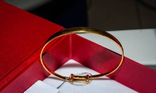 Bransoletka z grawerunkiem jako prezent na rocznicę