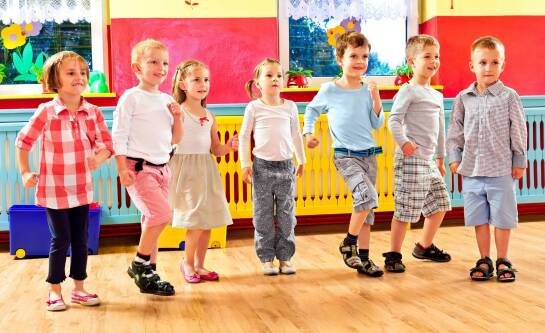 Dlaczego warto zapisać dziecko na rytmikę?