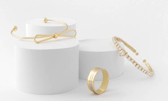 Jak kupować biżuterię pozłacaną przez internet?