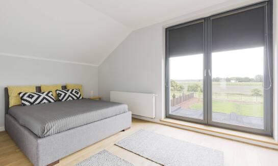 Czym kierować się przy wyborze rolet do sypialni?