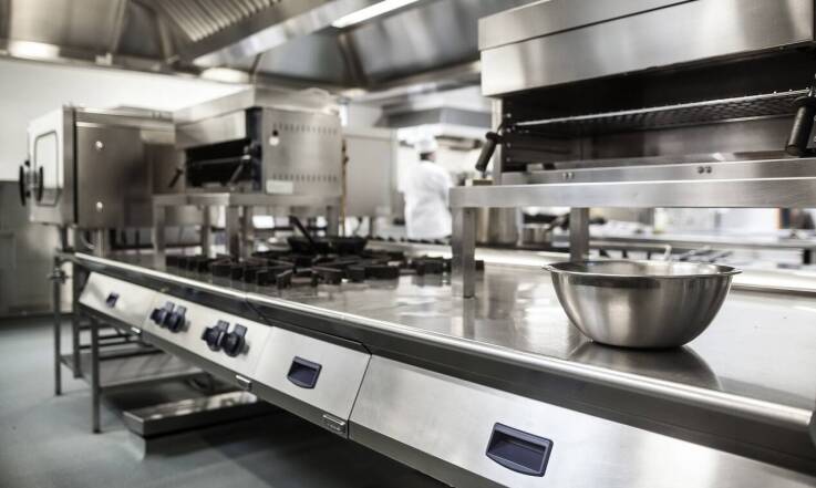 Wyposażenie gastronomii a innowacje: jak wprowadzać nowe technologie do swojej kuchni