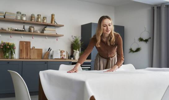 Obrusy na stół do salonu: materiały i wzory dla nowoczesnych wnętrz