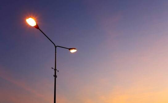 Do czego służy lampa wyładowcza?