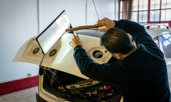 Tuning mechaniczny samochodów: Jak poprawić osiągi swojego auta?
