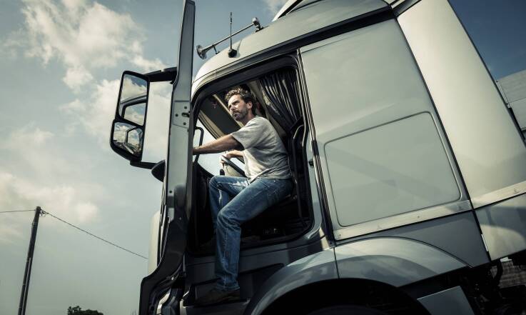 Czy można zatrudnić kierowcę na umowę o dzieło?